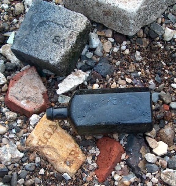 Scott Jordan dug the rare Brinckerhoff’s bottle shown here in Jersey City, New Jersey. The crucible, fire brick, and cullet came from the same site. See page 2 for a full account of this unusual dig.