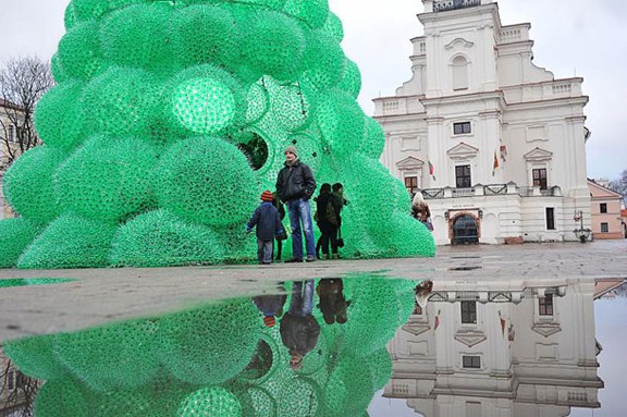 Recycled-Sprite-Bottle-Christmas-Tree-1