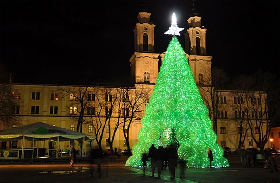 Recycled-Sprite-Bottle-Christmas-Tree-9