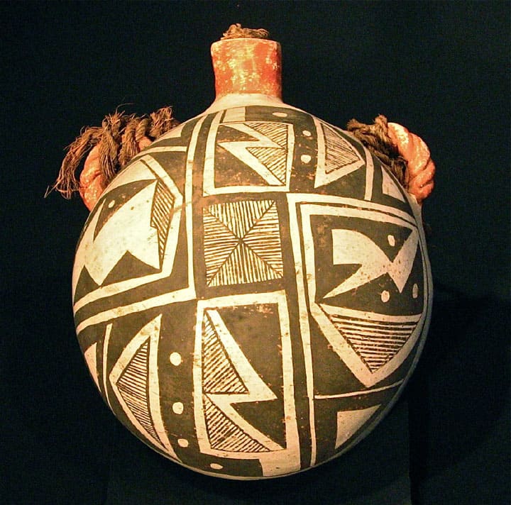 Acoma_Pottery_Canteen